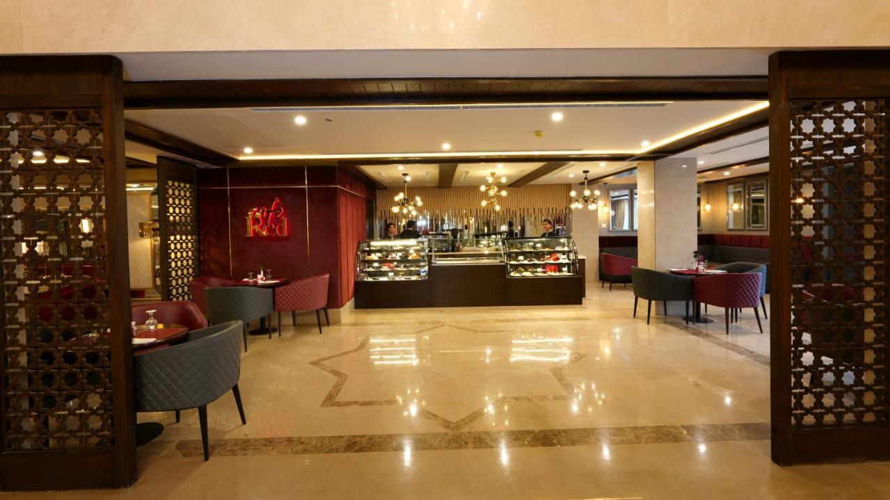 Отель Ramada By Wyndham Lahore Gulberg II Экстерьер фото